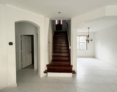 127 Saratoga Boulevard W - Photo Thumbnail 11