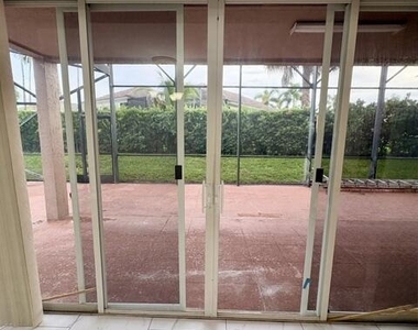 127 Saratoga Boulevard W - Photo Thumbnail 21