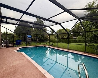 127 Saratoga Boulevard W - Photo Thumbnail 26