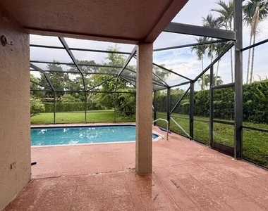 127 Saratoga Boulevard W - Photo Thumbnail 24