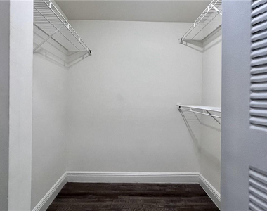 18335 Nw 68 Avenue - Photo Thumbnail 3