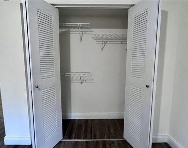 18335 Nw 68 Avenue - Photo Thumbnail 6