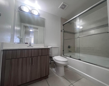 18335 Nw 68 Avenue - Photo Thumbnail 5