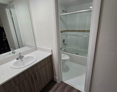 18335 Nw 68 Avenue - Photo Thumbnail 4