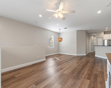 1561 Se Wilshire Place - Photo Thumbnail 2