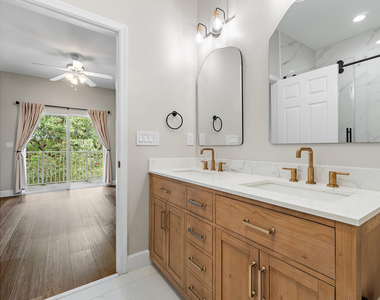 1561 Se Wilshire Place - Photo Thumbnail 6