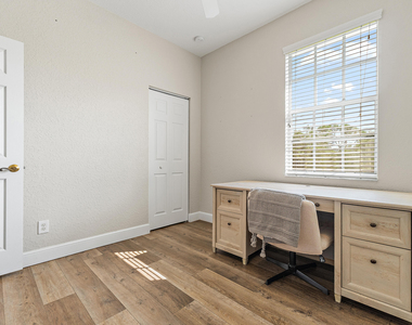 1561 Se Wilshire Place - Photo Thumbnail 10