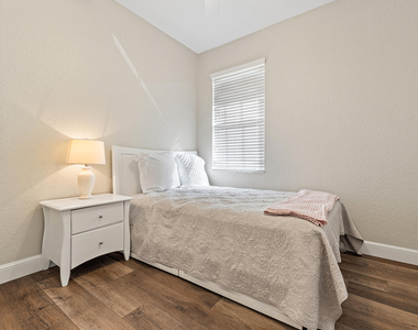1561 Se Wilshire Place - Photo Thumbnail 9