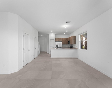 157 Lakeside Landing Court - Photo Thumbnail 4