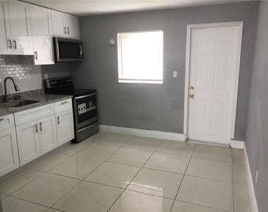 839 Nw 14th Way - Photo Thumbnail 1