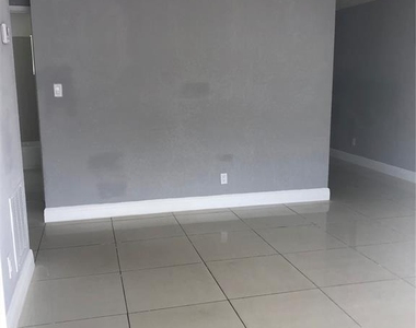 839 Nw 14th Way - Photo Thumbnail 4