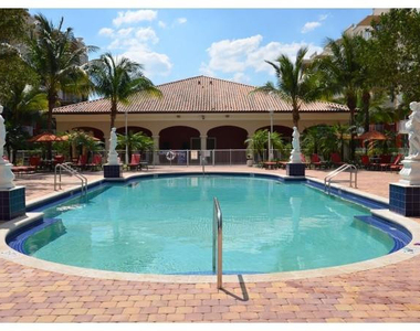 18335 Nw 68 Avenue - Photo Thumbnail 7