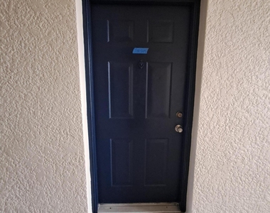 181 Sw Palm Drive - Photo Thumbnail 2