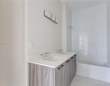 686 Ne 43rd Street - Photo Thumbnail 15