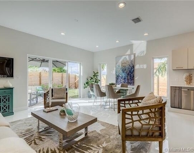 686 Ne 43rd Street - Photo Thumbnail 21