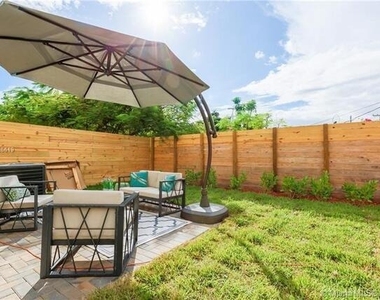 686 Ne 43rd Street - Photo Thumbnail 17