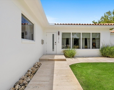 3415 N Flagler Drive - Photo Thumbnail 1