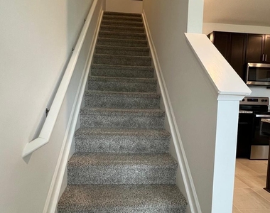 475 Salisbury Circle - Photo Thumbnail 7