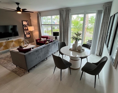 475 Salisbury Circle - Photo Thumbnail 4