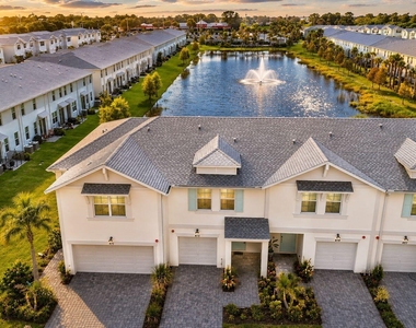 475 Salisbury Circle - Photo Thumbnail 2