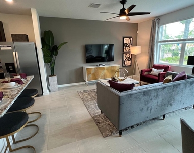 475 Salisbury Circle - Photo Thumbnail 6