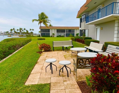 755 Saturn Street - Photo Thumbnail 12