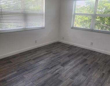 6200 Ne 22nd Way - Photo Thumbnail 10