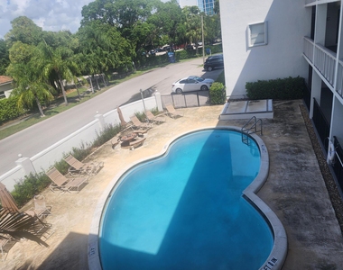 6200 Ne 22nd Way - Photo Thumbnail 2