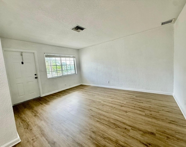 1671 Ne 33rd Street - Photo Thumbnail 6