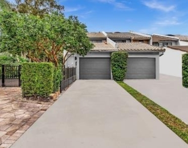 1970 Canterbury Circle - Photo Thumbnail 1