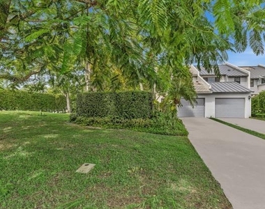 1970 Canterbury Circle - Photo Thumbnail 4