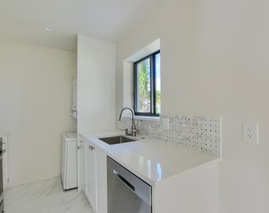 2503 Oceanview Avenue - Photo Thumbnail 4