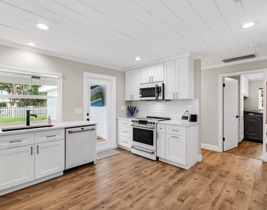 998 Sw 7th Street - Photo Thumbnail 25