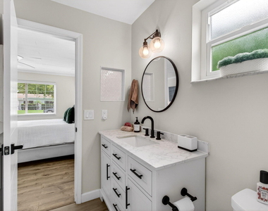 998 Sw 7th Street - Photo Thumbnail 16
