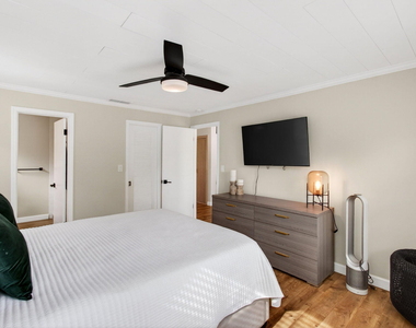 998 Sw 7th Street - Photo Thumbnail 13