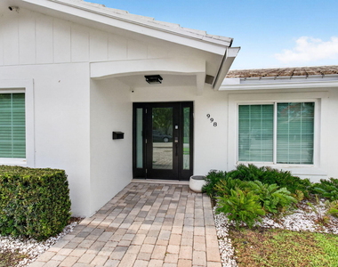998 Sw 7th Street - Photo Thumbnail 3