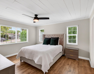 998 Sw 7th Street - Photo Thumbnail 11