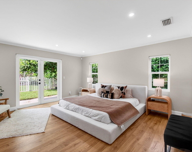 998 Sw 7th Street - Photo Thumbnail 77