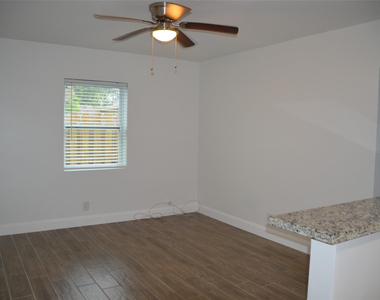 823 Ne 14th Court - Photo Thumbnail 4