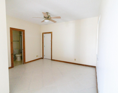 8197 Royal Palm Court - Photo Thumbnail 18