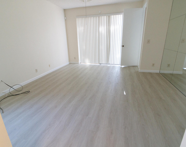 8197 Royal Palm Court - Photo Thumbnail 9