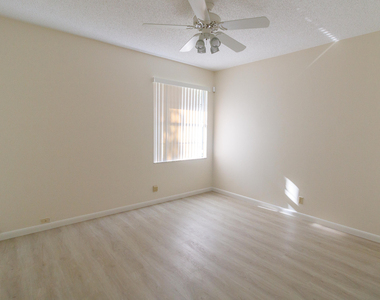 8197 Royal Palm Court - Photo Thumbnail 16