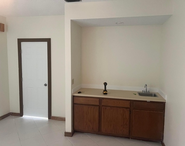 8197 Royal Palm Court - Photo Thumbnail 15