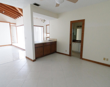 8197 Royal Palm Court - Photo Thumbnail 23