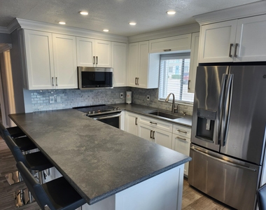 3000 Lake Osborne Drive - Photo Thumbnail 7