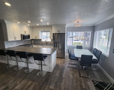 3000 Lake Osborne Drive - Photo Thumbnail 5