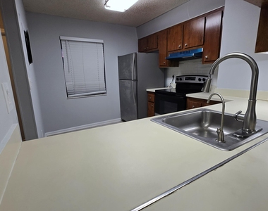 11188 Royal Palm Boulevard - Photo Thumbnail 2