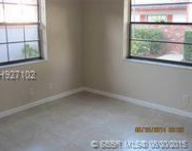 2570 Nw 89th Drive - Photo Thumbnail 8
