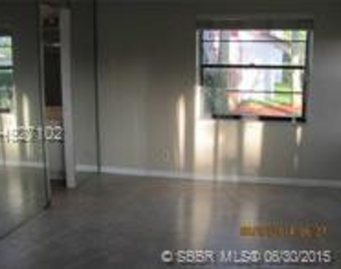 2570 Nw 89th Drive - Photo Thumbnail 4