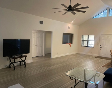2322 Se Saint Lucie Boulevard - Photo Thumbnail 5